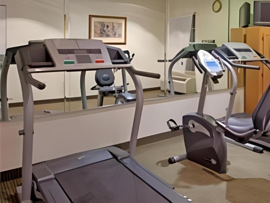 Holiday Inn Express Hotel & Suites Columbus By Ihg Ngoại thất bức ảnh