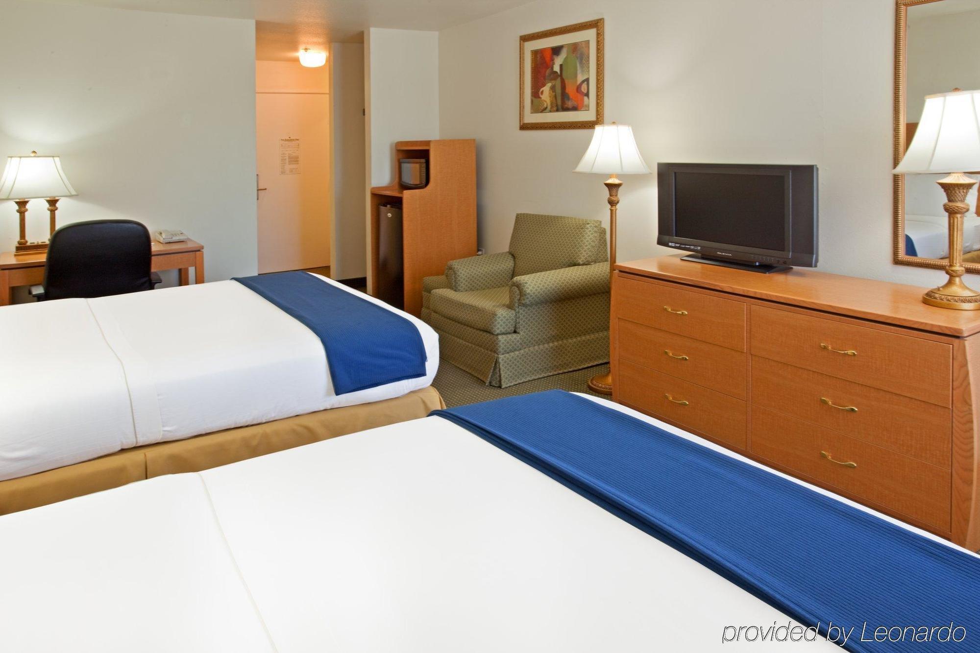 Holiday Inn Express Hotel & Suites Columbus By Ihg Phòng bức ảnh
