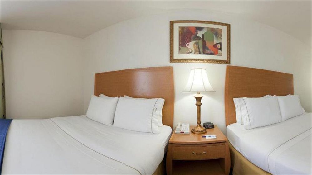 Holiday Inn Express Hotel & Suites Columbus By Ihg Ngoại thất bức ảnh
