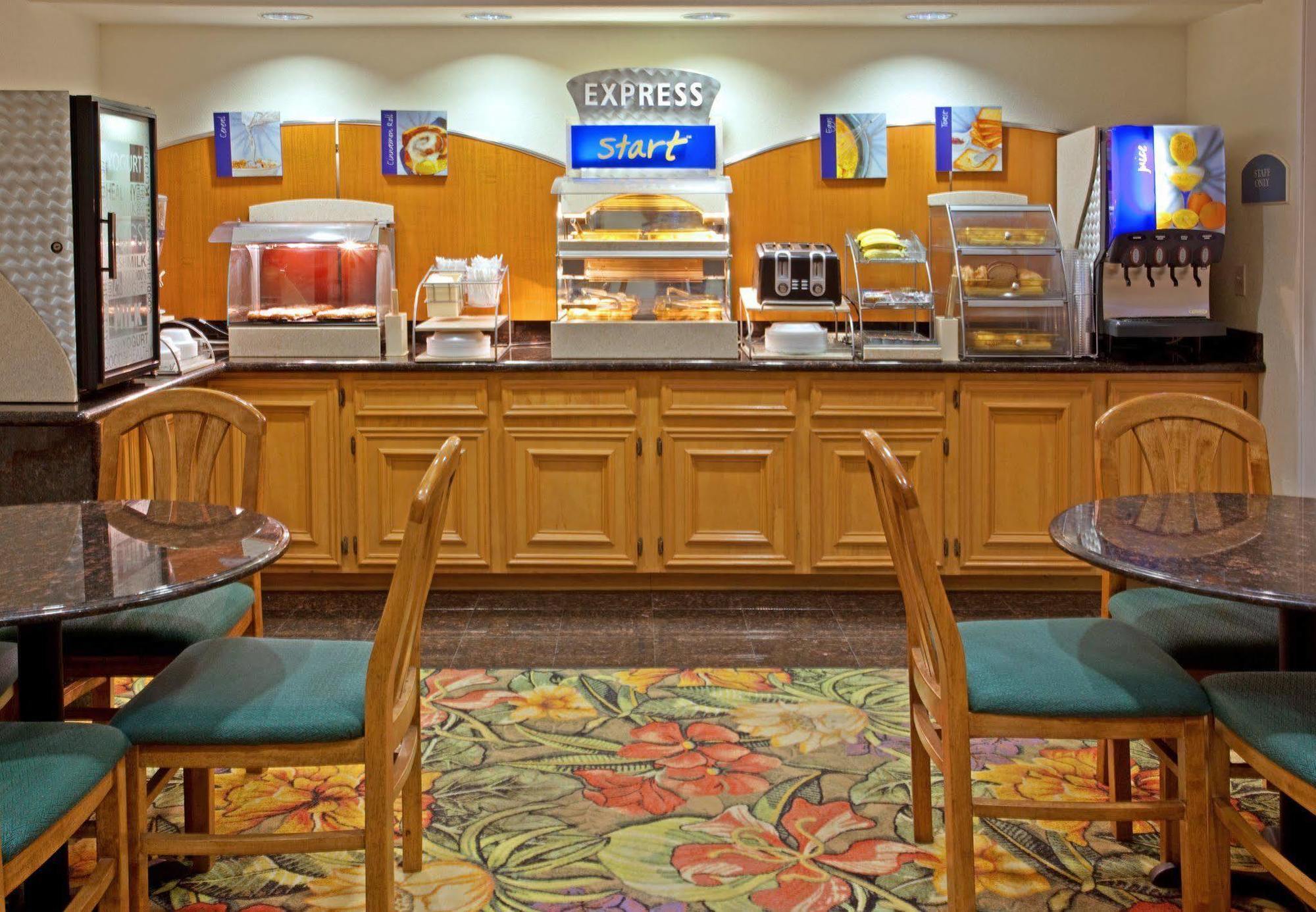 Holiday Inn Express Hotel & Suites Columbus By Ihg Nhà hàng bức ảnh