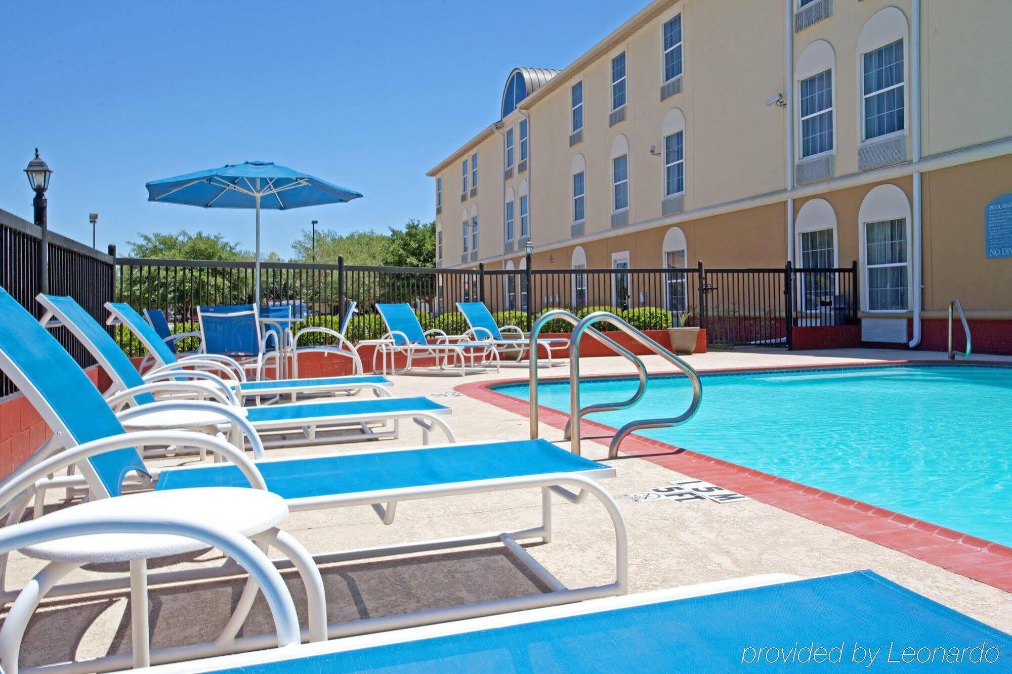 Holiday Inn Express Hotel & Suites Columbus By Ihg Ngoại thất bức ảnh